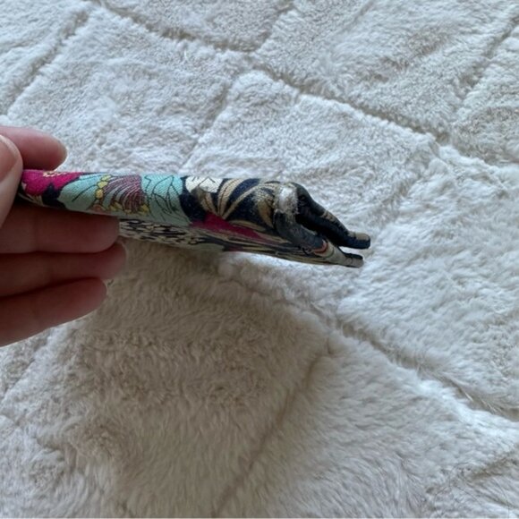 Vera Bradley | Happy Snails | Passport Cover - Picture 7 of 11